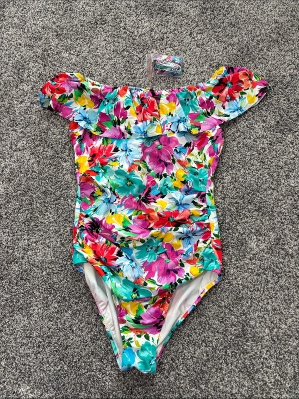 EUC La Blanca Tropical Floral Off the Shoulder Ruffle Swim Suit Size 8